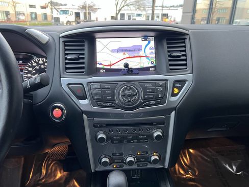 Used 2019 Nissan Pathfinder SL image 16