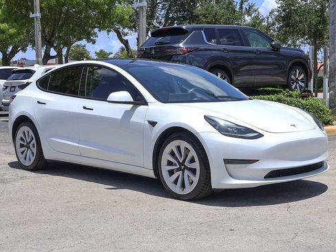 Used 2023 Tesla Model 3 Standard Range RWD image 2