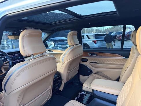 Used 2023 Jeep Grand Cherokee L Summit image 10