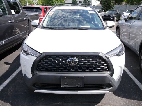 Used 2022 Toyota Corolla Cross LE w/ Moonroof Package AWD/4WD image 2