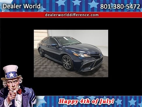 Used 2021 Toyota Camry SE FWD image 1
