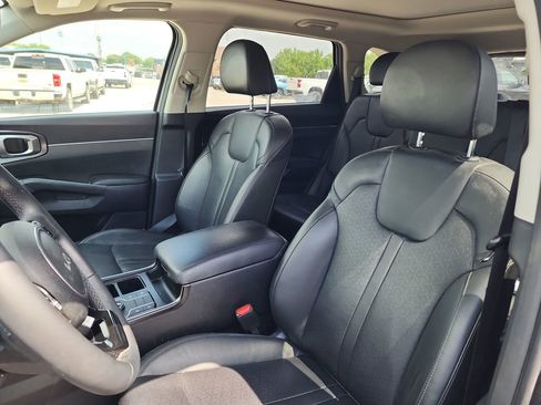 Used 2023 Kia Sorento S w/ Panoramic Sunroof Package FWD image 11