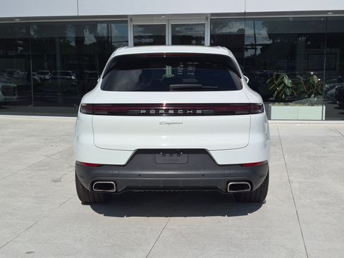 Certified 2025 Porsche Cayenne AWD/4WD image 10