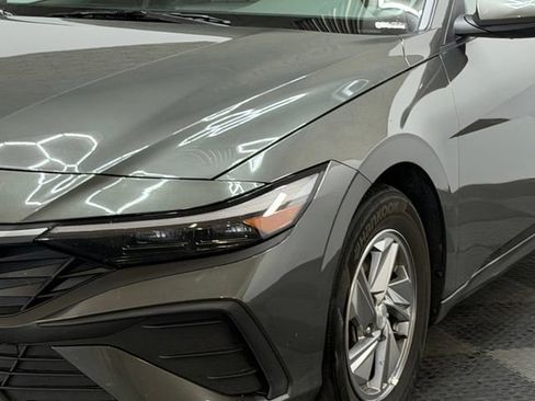 Certified 2025 Hyundai Elantra SE FWD image 8