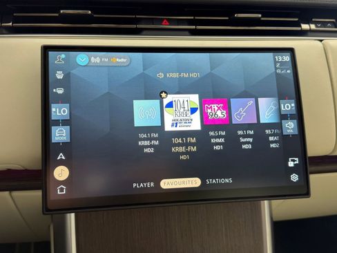 Used 2025 Land Rover Range Rover SE image 26