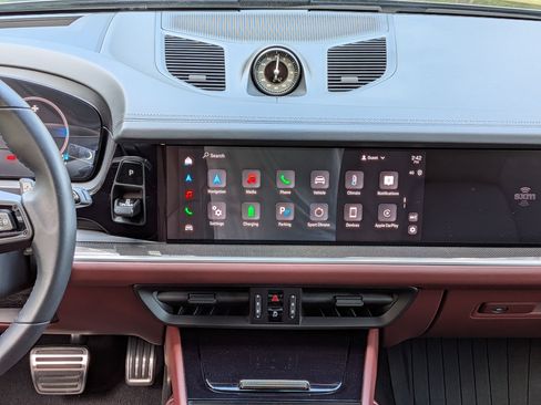 Certified 2025 Porsche Cayenne Turbo AWD/4WD image 12