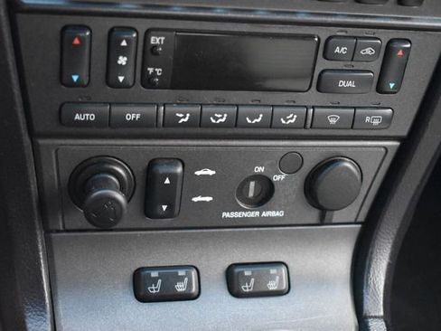 Used 2003 Ford Thunderbird image 26