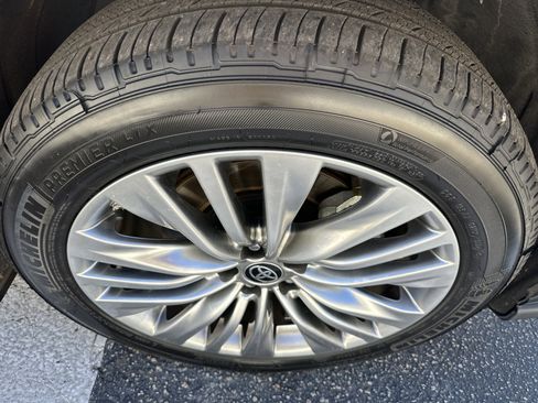 Used 2023 Toyota Highlander Platinum image 6