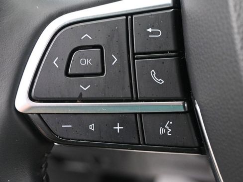 Used 2021 Toyota Highlander XSE FWD image 12