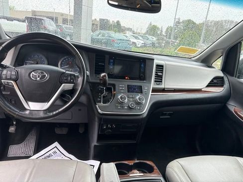 Used 2017 Toyota Sienna Limited AWD/4WD image 33