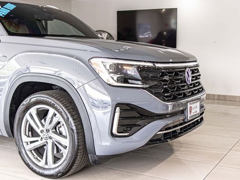 Used 2024 Volkswagen Atlas Cross Sport SEL R-Line AWD/4WD image 3
