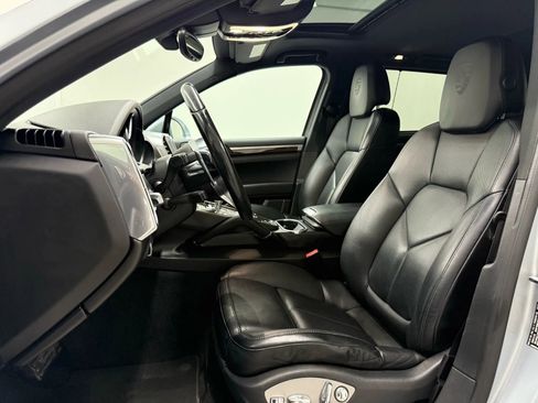 Used 2018 Porsche Cayenne Platinum Edition image 13