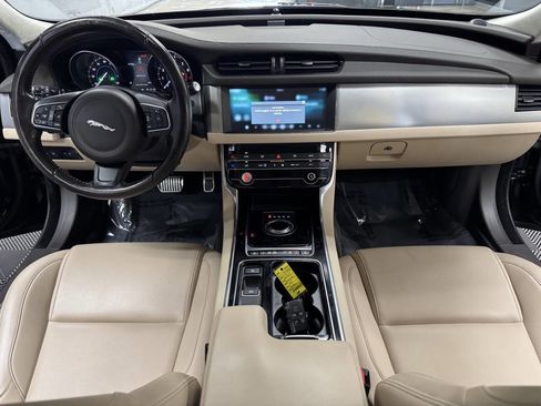 Used 2020 Jaguar XF Premium image 41