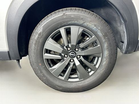 Used 2024 Nissan Pathfinder SV FWD image 11