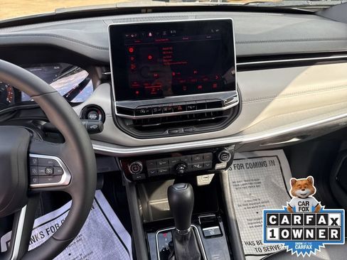 Certified 2025 Jeep Compass Limited AWD/4WD image 9