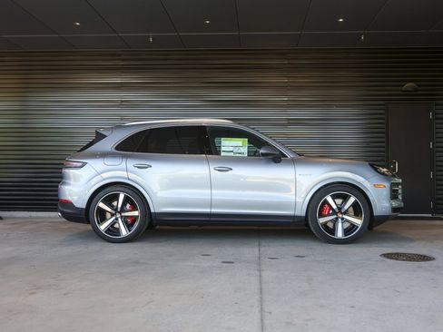 New 2026 Porsche Cayenne S AWD/4WD image 8