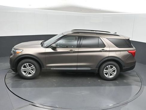 Used 2021 Ford Explorer XLT w/ Equipment Group 202A AWD/4WD image 43