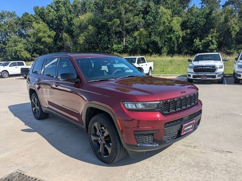 Used 2023 Jeep Grand Cherokee L Laredo RWD image 3