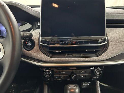 Used 2022 Jeep Compass Latitude image 19