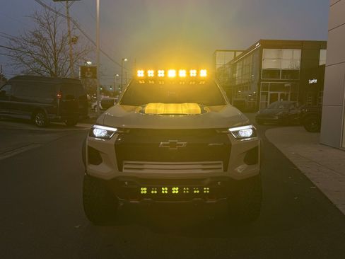 Used 2024 Chevrolet Colorado ZR2 w/ Technology Package image 16