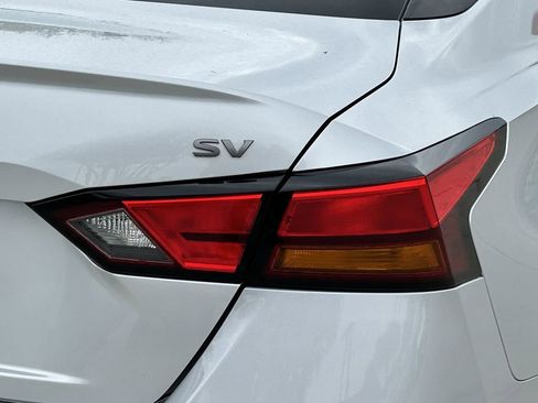 Used 2024 Nissan Altima 2.5 SV image 8