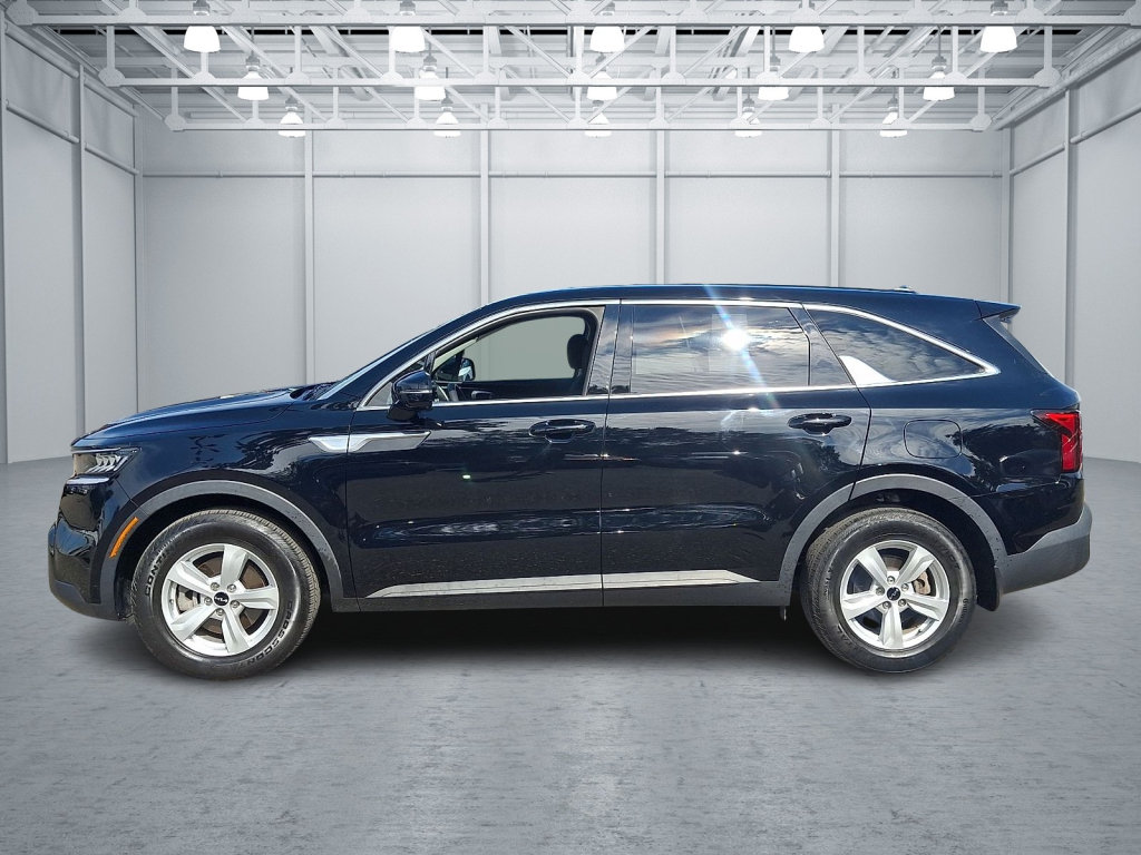 Used 2023 Kia Sorento LX FWD image 2