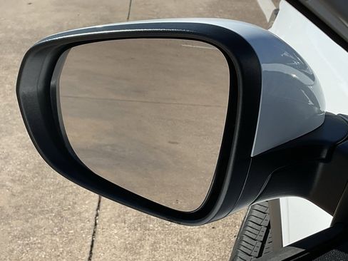 Used 2025 Chevrolet Trax LT image 11