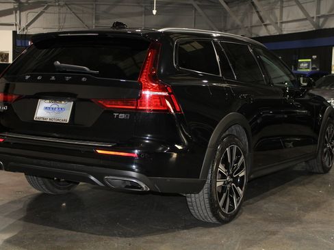 Used 2021 Volvo V60 T5 Cross Country w/ Climate Package image 10