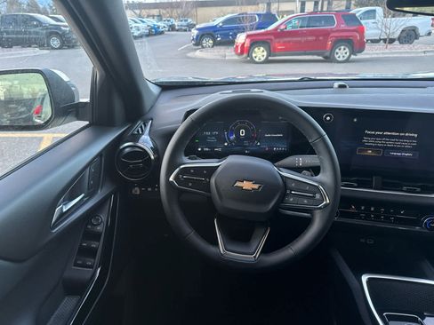 New 2026 Chevrolet Equinox LT image 32