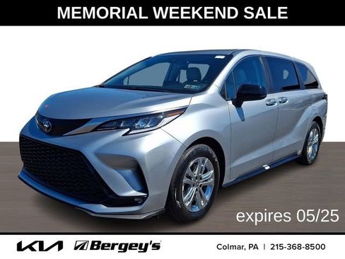 Used 2023 Toyota Sienna XSE AWD/4WD image 1