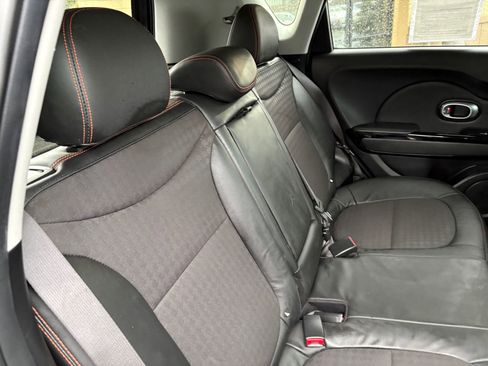 Used 2017 Kia Soul ! w/ Tech Package FWD image 24