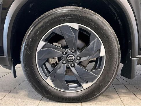 Used 2024 Nissan Rogue SV AWD/4WD image 7