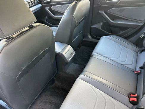 Used 2025 Volkswagen Jetta SEL image 4