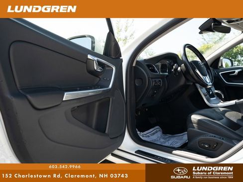 Used 2017 Volvo V60 T5 Premier w/ Convenience Package image 25