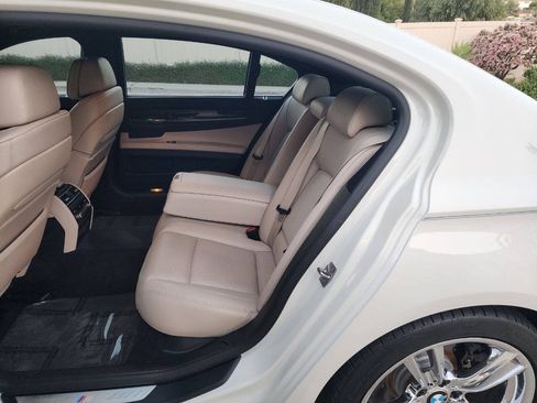 Used 2012 BMW 750Li w/ Driver Assistance Pkg RWD image 20