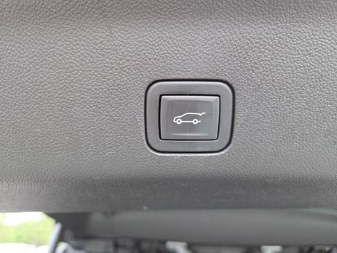 Used 2023 GMC Yukon Denali Ultimate AWD/4WD image 28