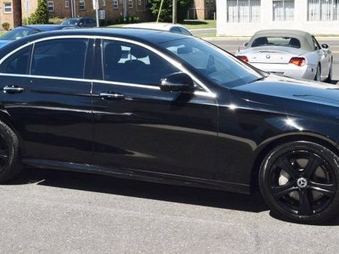 Used 2017 Mercedes-Benz E 300 4MATIC image 10