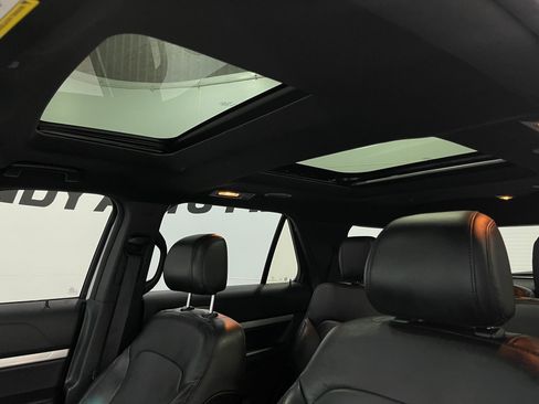 Used 2016 Ford Explorer XLT w/ Equipment Group 202A image 11