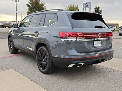 New 2026 Volkswagen Atlas SE image 2