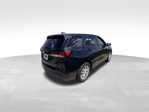 Used 2023 Chevrolet Equinox LS w/ LS Convenience Package AWD/4WD image 4