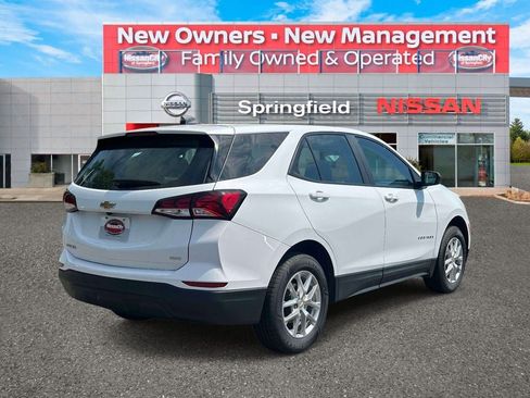 Used 2022 Chevrolet Equinox LS AWD/4WD image 5