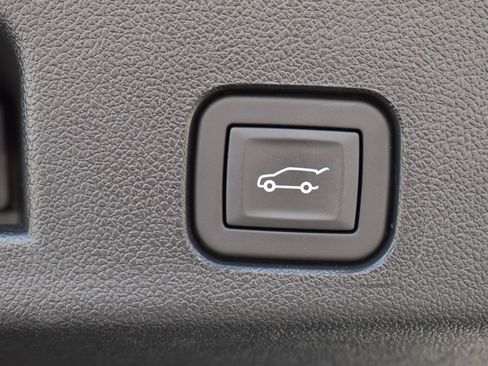 Used 2025 Chevrolet Traverse Z71 w/ Driver Confidence Package AWD/4WD image 57