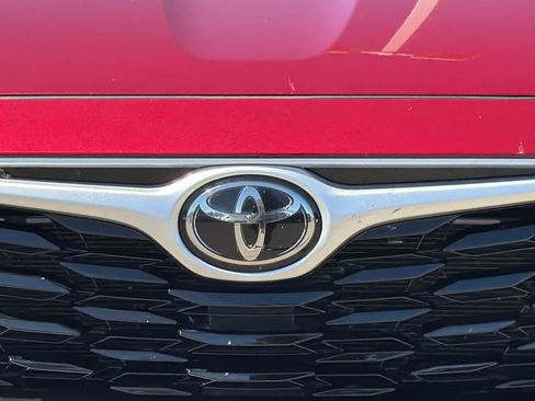Used 2021 Toyota Highlander XLE AWD/4WD image 16