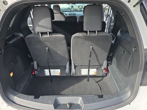 Used 2018 Ford Explorer XLT image 13