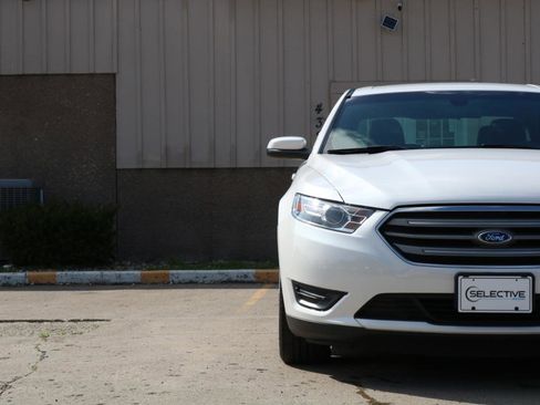 Used 2019 Ford Taurus SEL w/ Equipment Group 201A FWD image 4