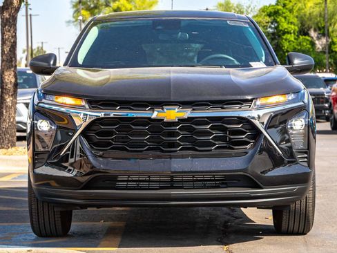 Used 2025 Chevrolet Trax LS image 4