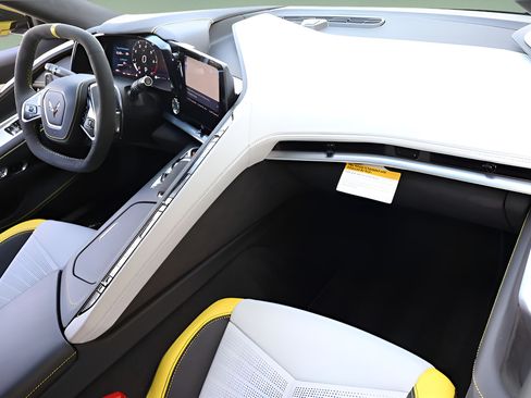Used 2022 Chevrolet Corvette Stingray Premium Cpe RWD image 15