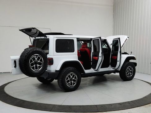 Used 2024 Jeep Wrangler Unlimited Rubicon w/ Technology Group image 15