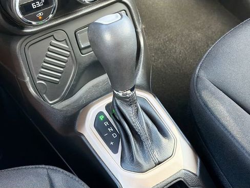 Used 2017 Jeep Renegade Latitude w/ Popular Equipment Group FWD image 26