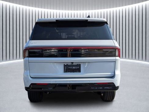 New 2025 Lincoln Navigator Reserve AWD/4WD image 4